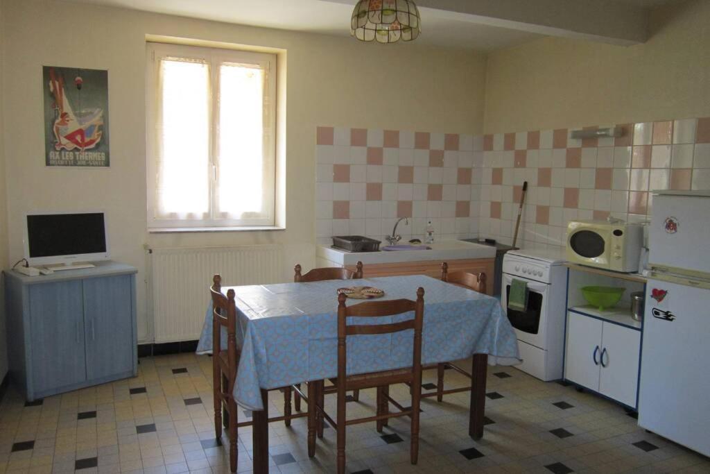Appartement Rdc Maison De Village Savignac-les-Ormeaux Exteriér fotografie